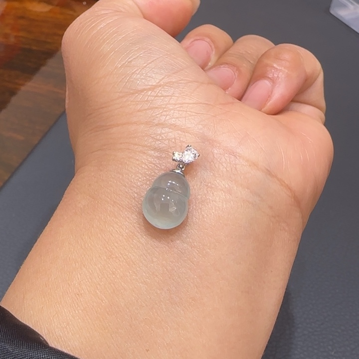 翡翠颈饰18K金镶嵌L葫芦