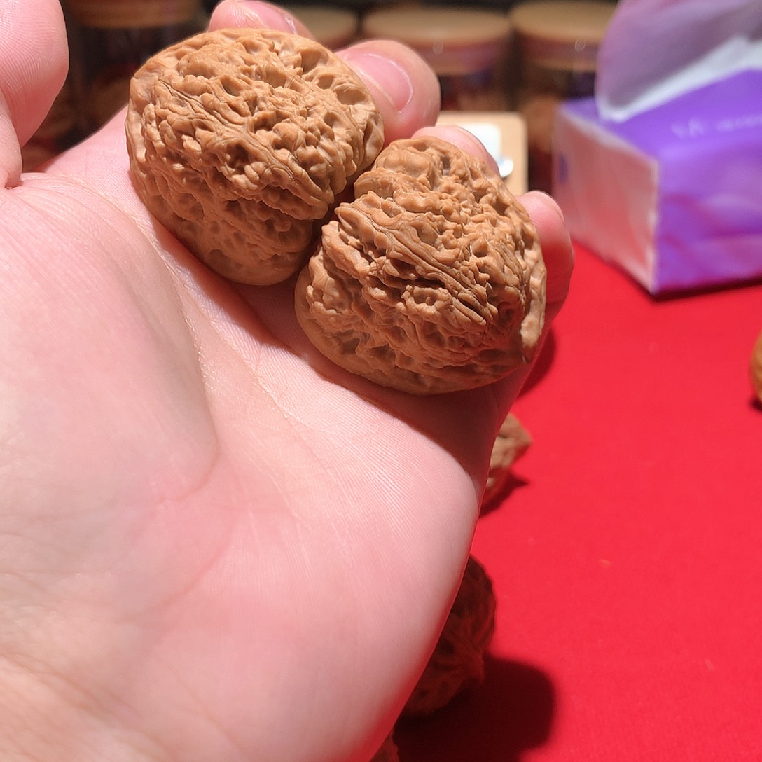 文玩核桃把件6*三角疆