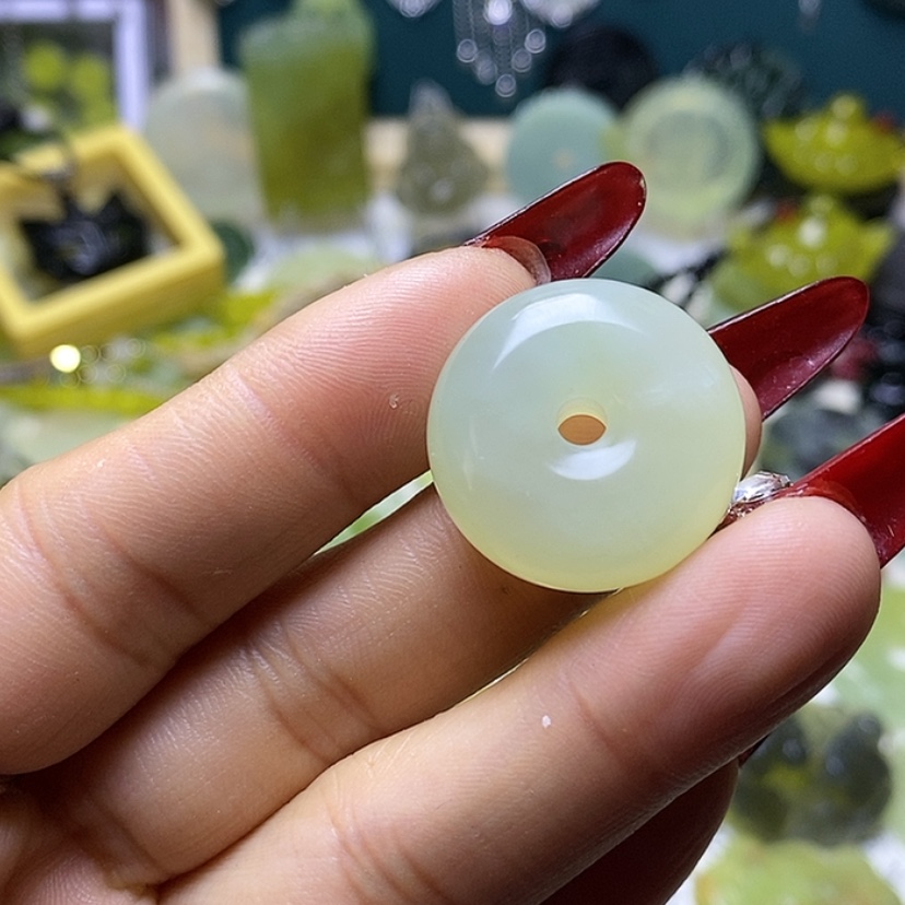 【闪购商品】蛇纹石玉颈饰未镶嵌