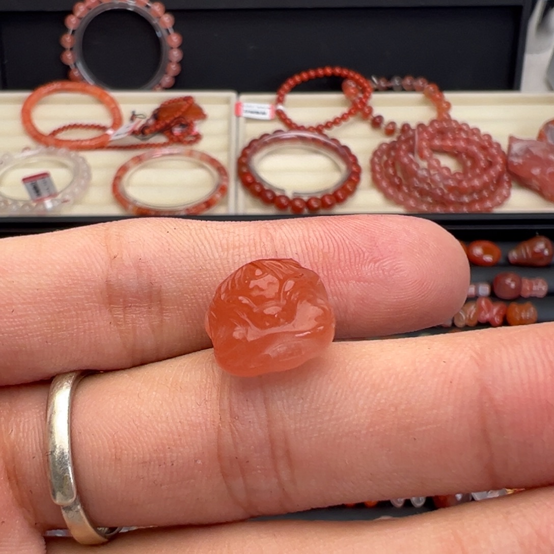 南红玛瑙未镶嵌颈饰飞天貔貅