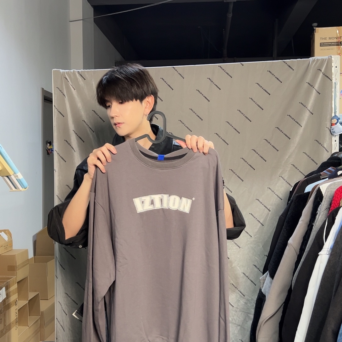 潮流胸口刺绣卫衣M偏大