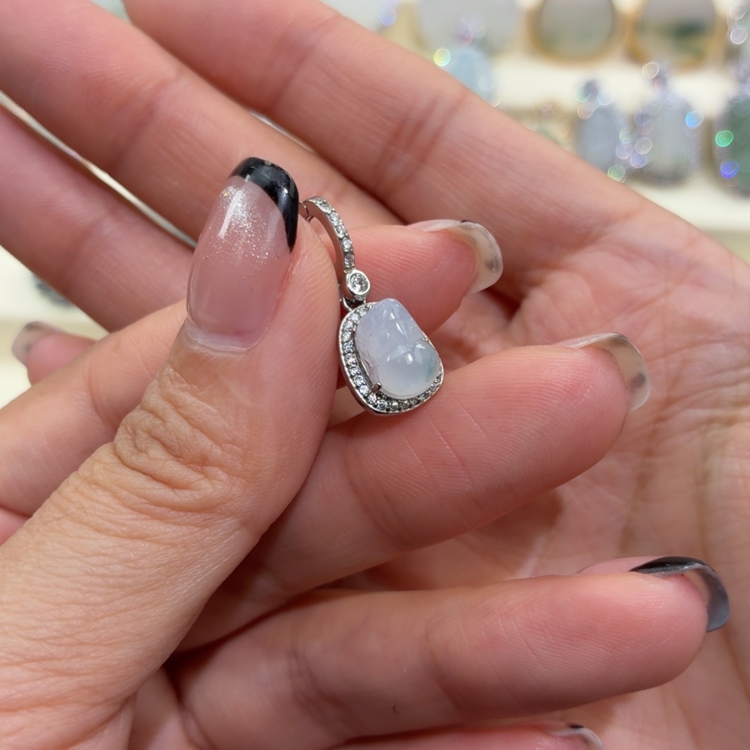 翡翠银S925镶嵌颈饰貔貅滴流