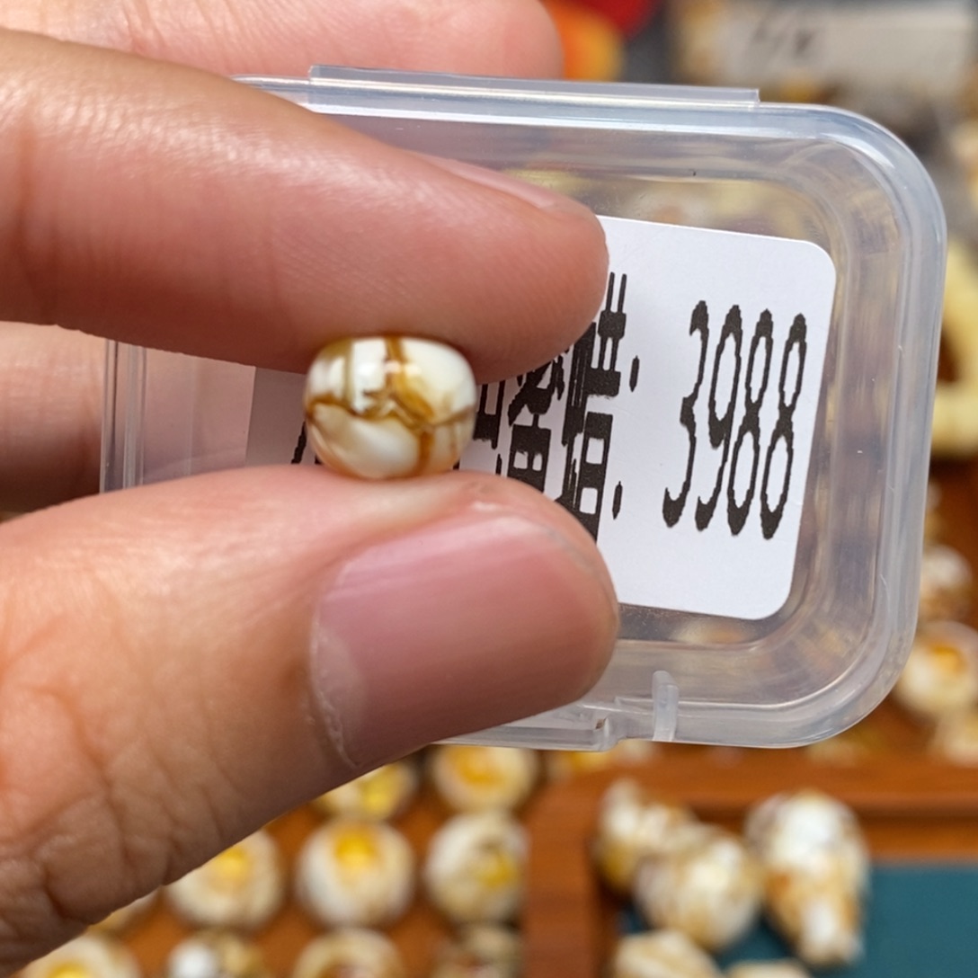 蜜蜡未镶嵌珠宝奇石3988