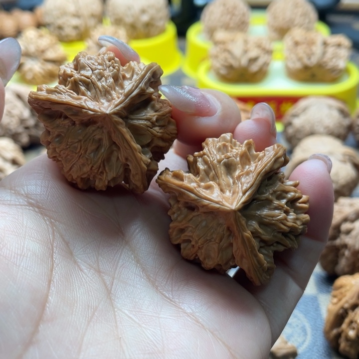 文玩核桃把件38盘山三棱