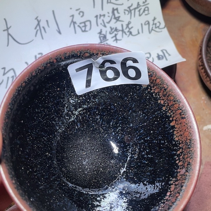 陳*填充物跟个女人一起吃饭聊天