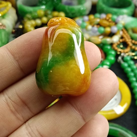 翡翠颈饰未镶嵌翡翠