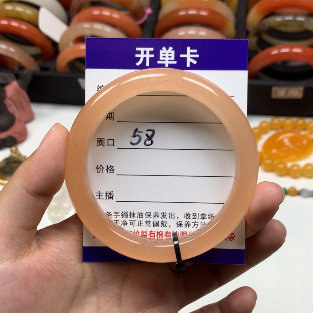 未镶嵌石英质玉（黄龙玉）手镯