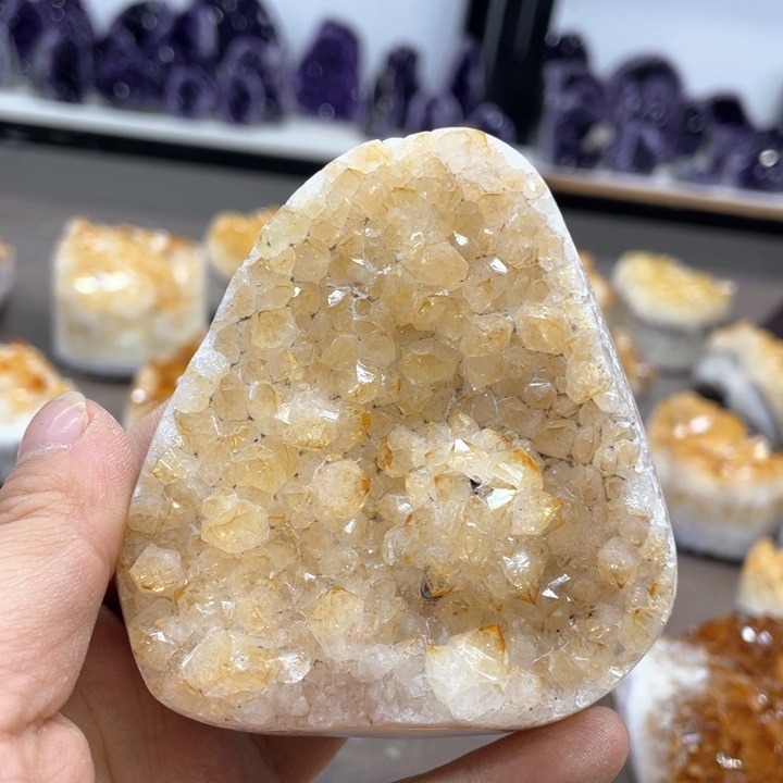 水晶摆件未镶嵌捡漏