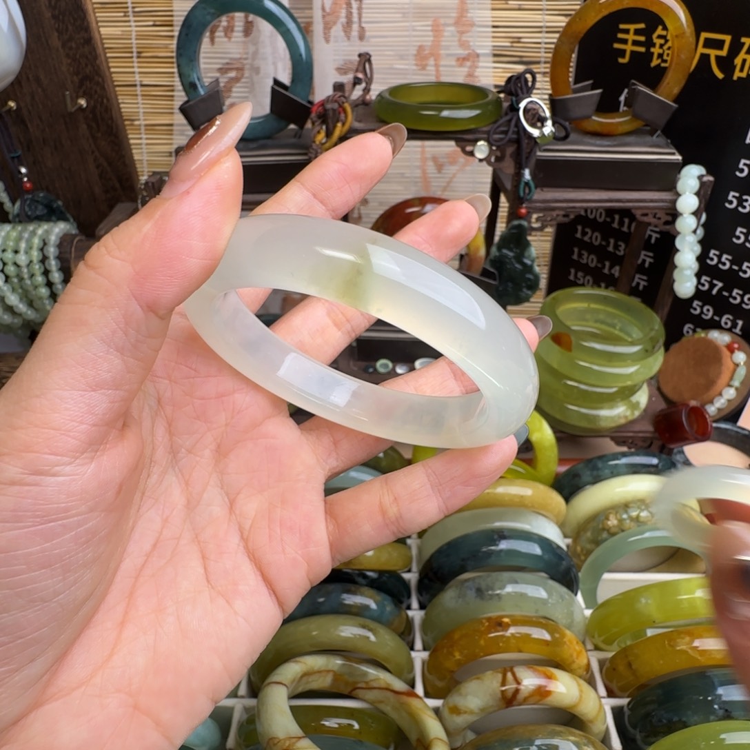 ****北蛇纹石玉未镶嵌手镯