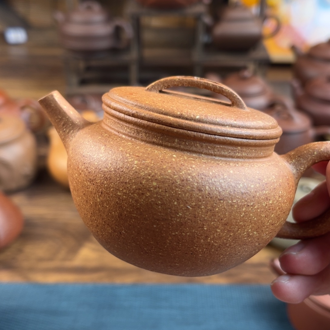 紫砂茶壶手工制作工艺精湛