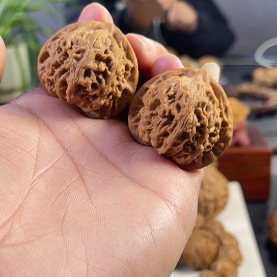 A***u核桃宫灯文玩核桃