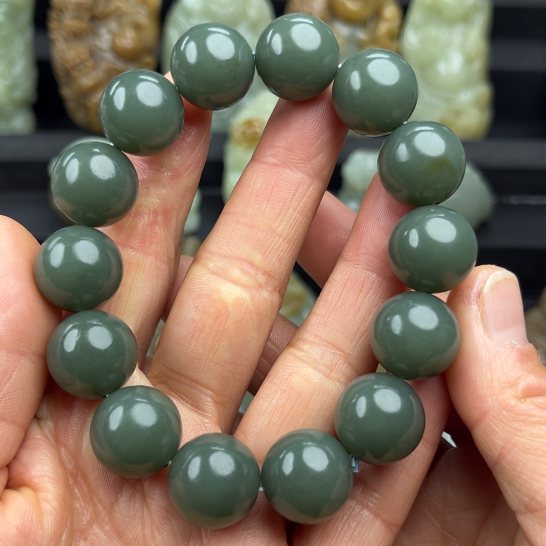 和田玉手把件未镶嵌