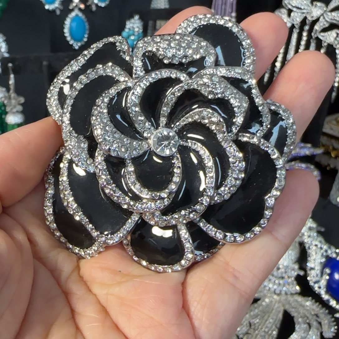 嫣***然琉璃纯铜合金胸针