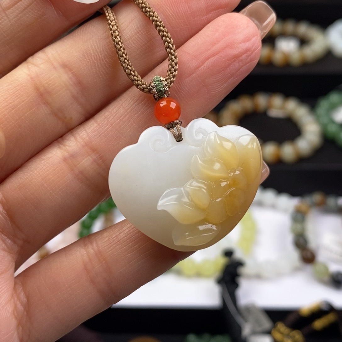 和田玉吊坠未镶嵌