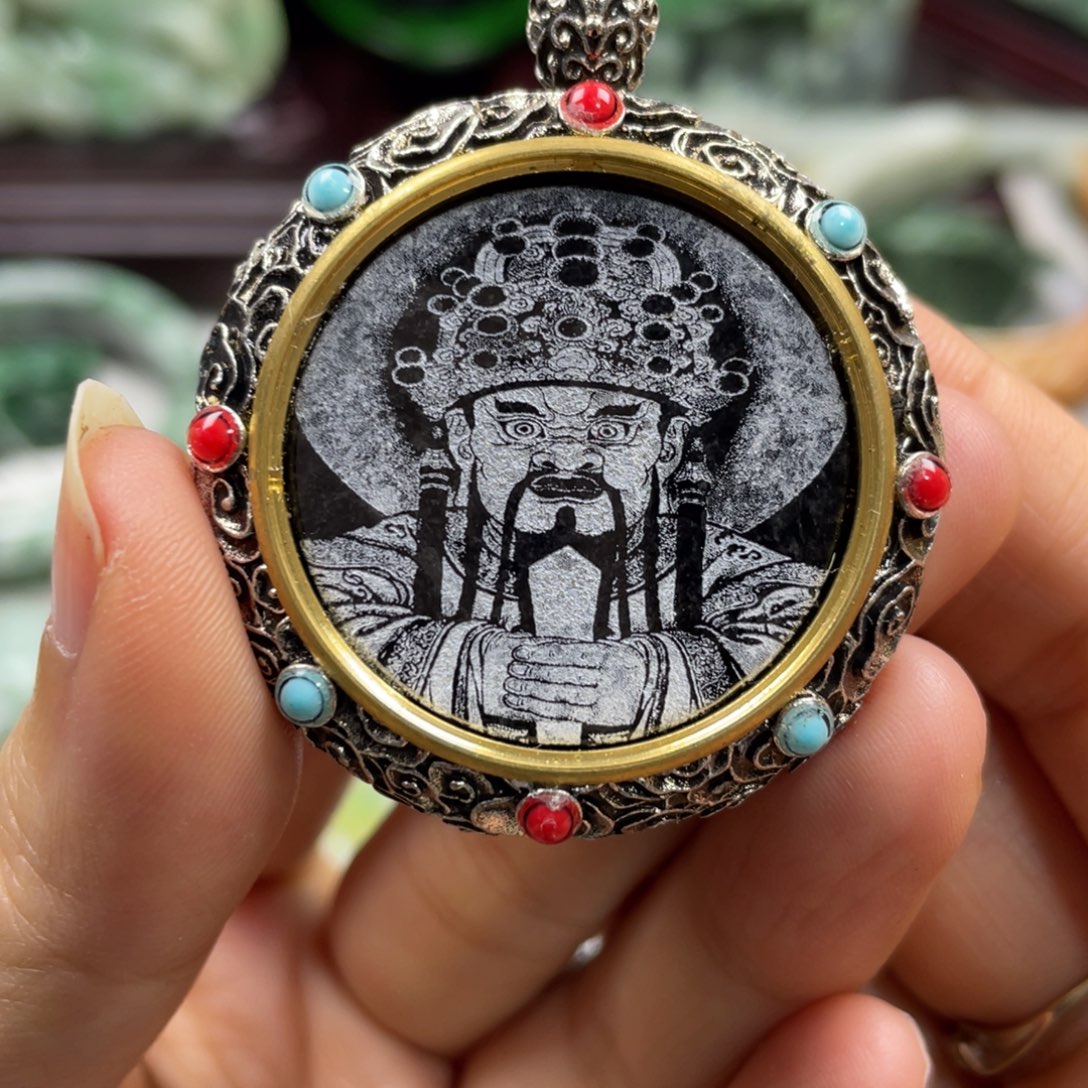 翡翠未镶嵌颈饰牌子