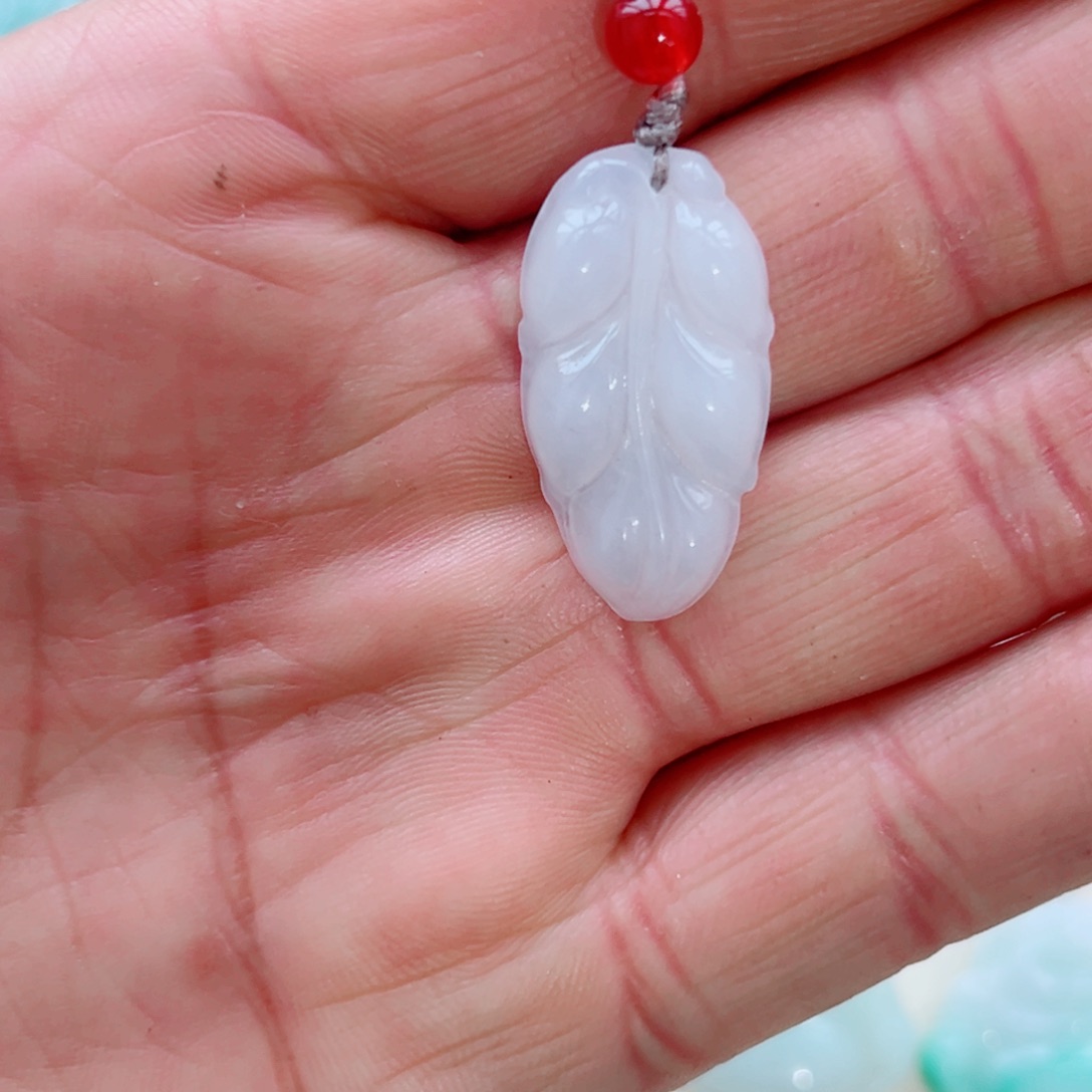 翡翠未镶嵌颈饰叶子