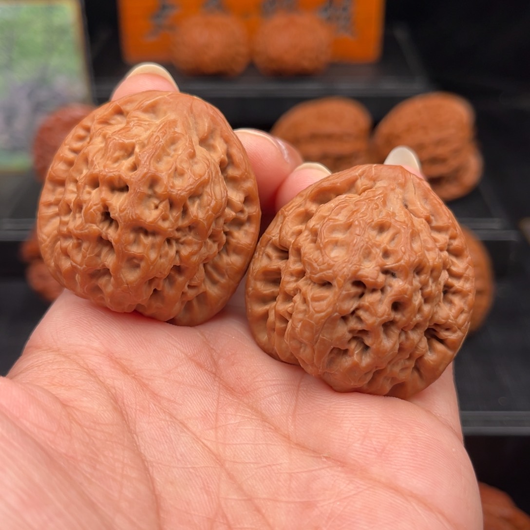 【闪购商品】文玩核桃吊坠金公子