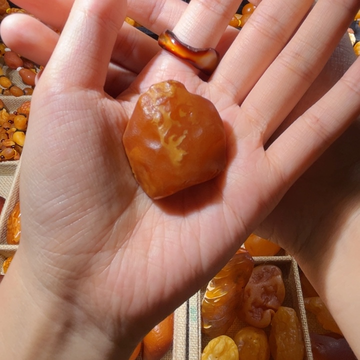 未镶嵌颈饰琥珀蜜蜡全皮吊坠