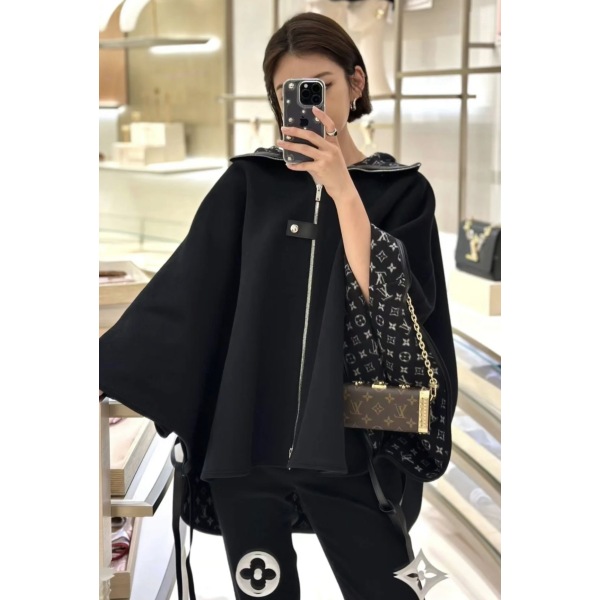 妃鱼/路易威登/羊皮/剪羊毛/斗篷/95新/z零二零九
