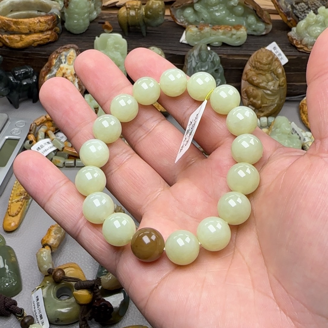 小***满岫岩老玉（透闪石质玉）未镶嵌珠宝奇石