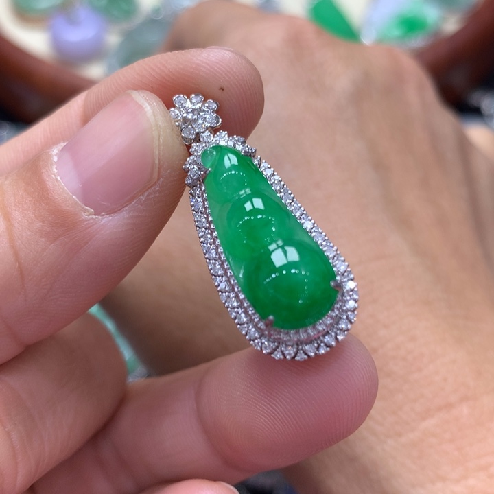 翡翠吊坠(不含链)18K金镶嵌