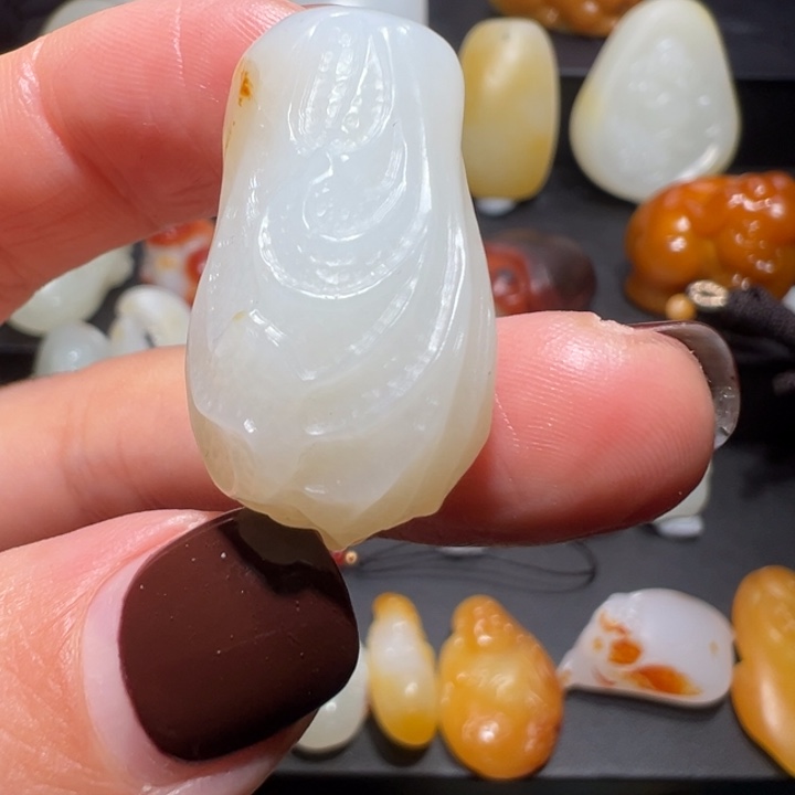 和田玉颈饰未镶嵌鱼*