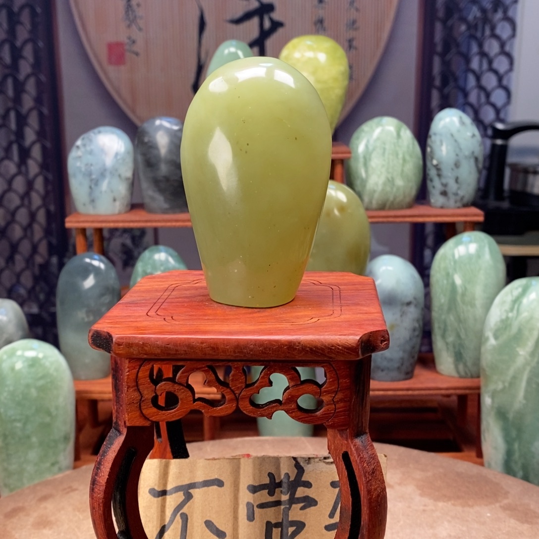 于***双岫玉未镶嵌珠宝奇石