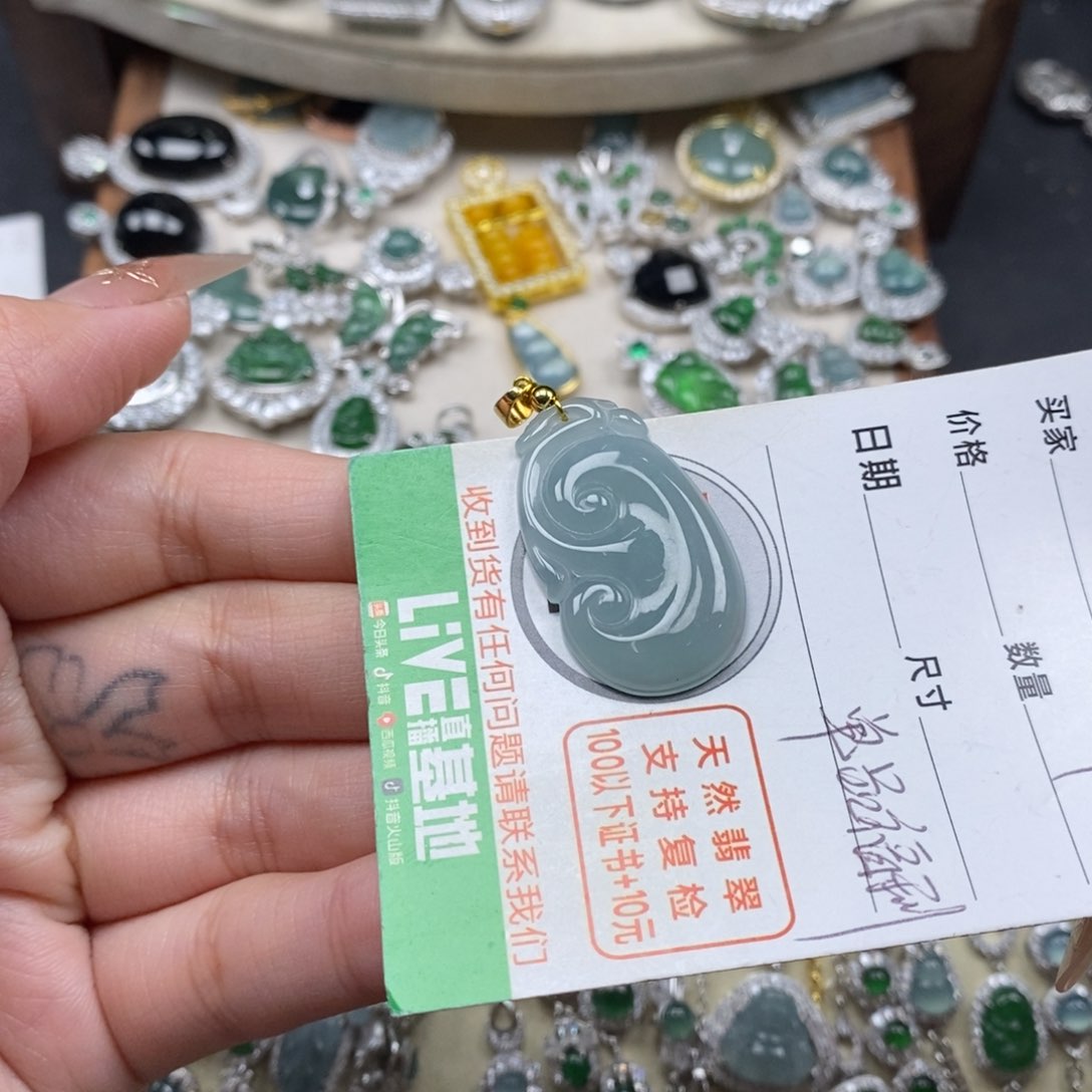 翡翠颈饰未镶嵌翡翠