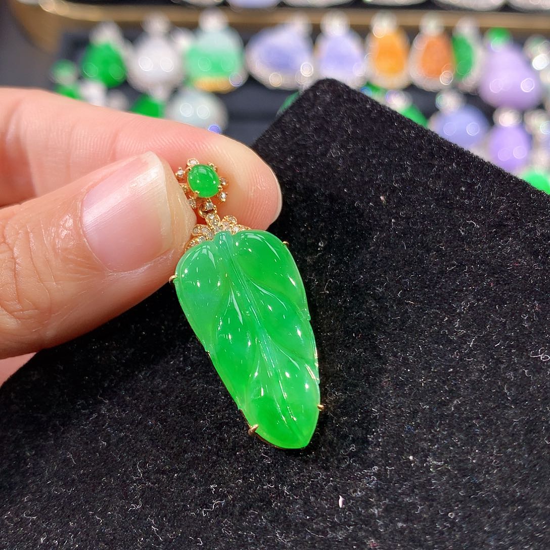 翡翠18K金镶嵌颈饰