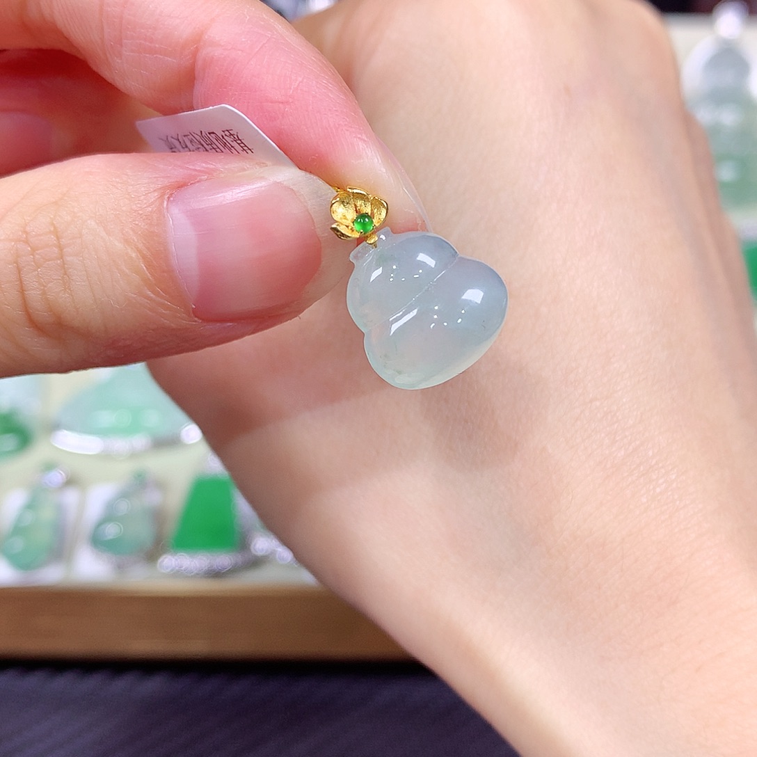 翡翠18K金镶嵌颈饰精致葫芦