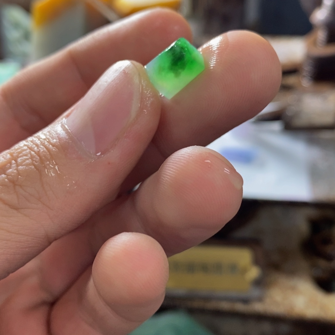 芳***子定制翡翠未镶嵌定制