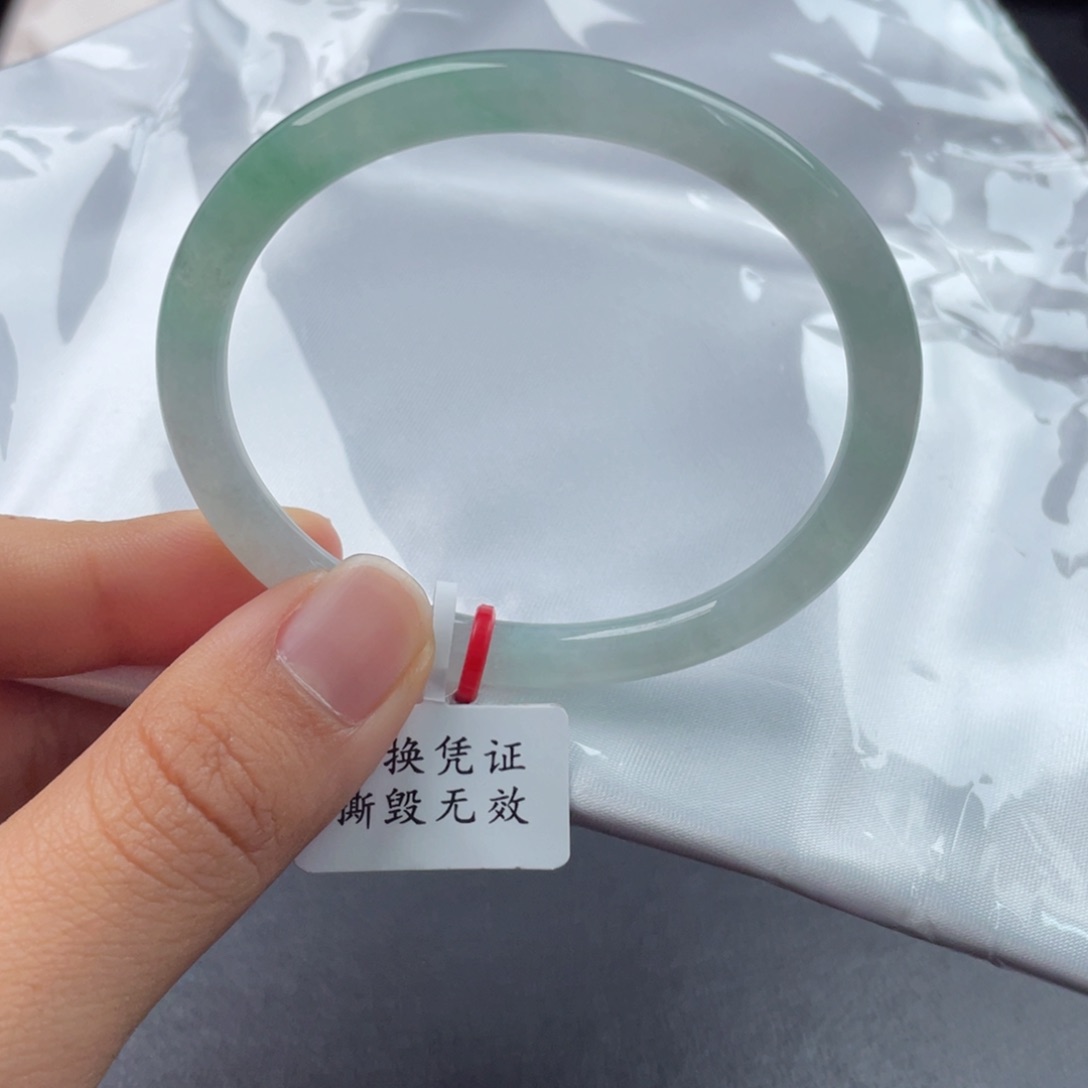 翡翠手镯（贵妃镯）未镶嵌