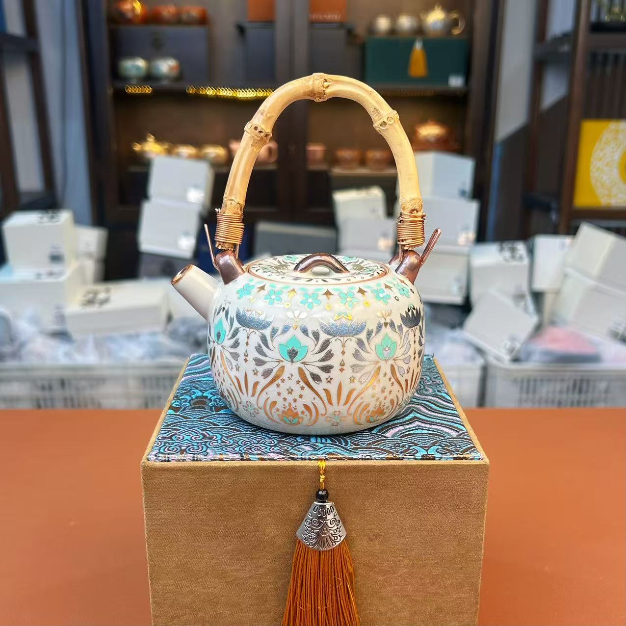 ZH3844-孔雀纹竹制提梁壶