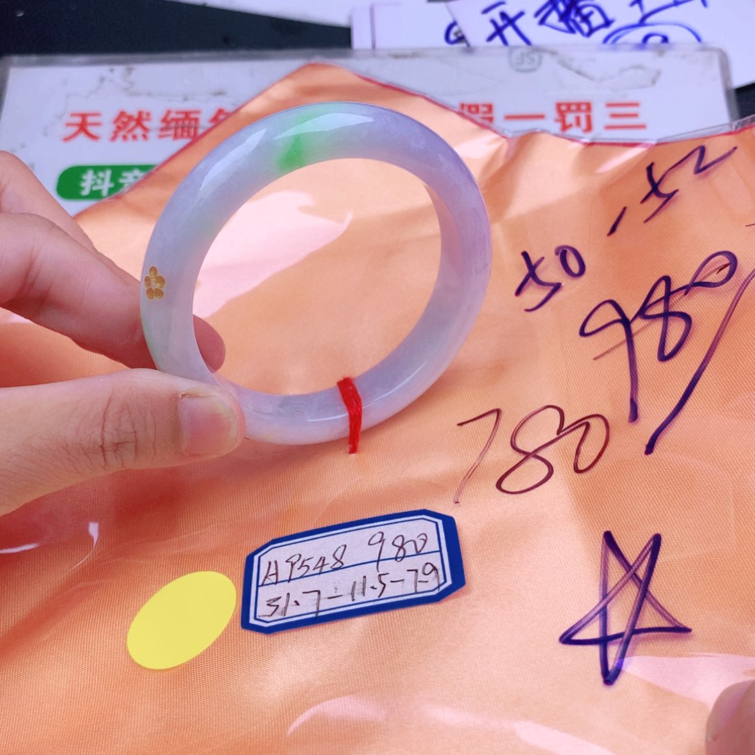 翡翠手镯未镶嵌翡翠