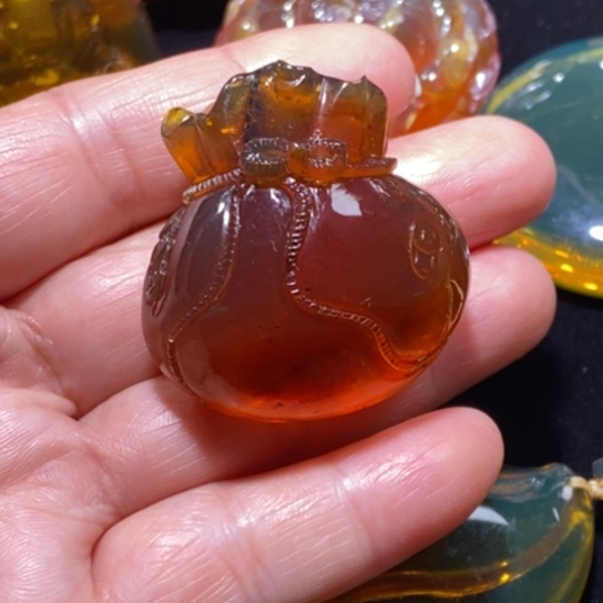 琥珀未镶嵌裸石钱袋子