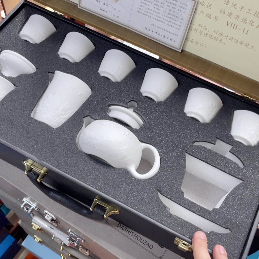 孤品茶具套装等等。    