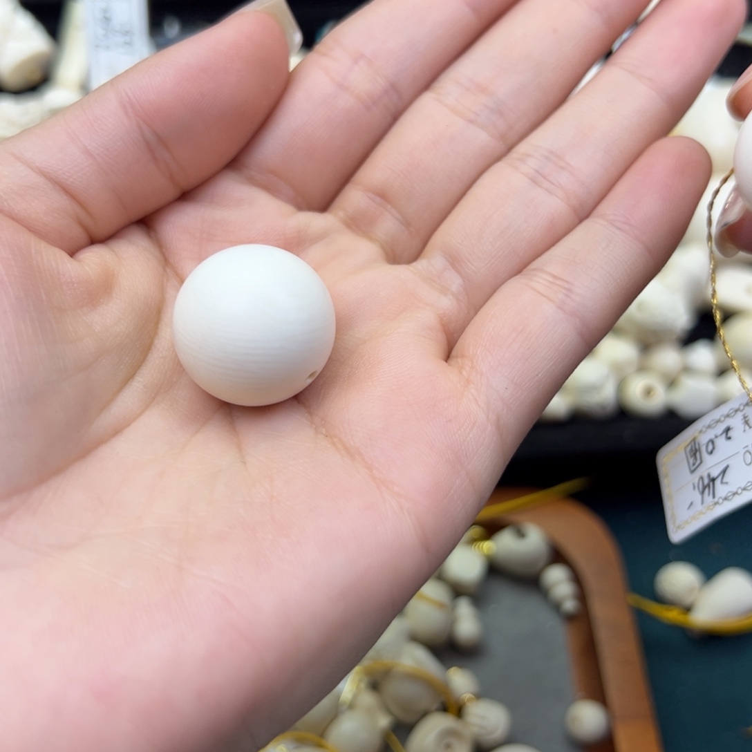 小***灰猛犸象牙吊坠20mm圆珠单颗