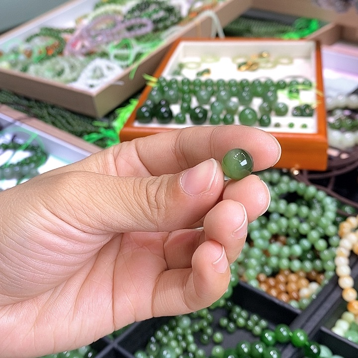 和田玉（碧玉）颈饰未镶嵌