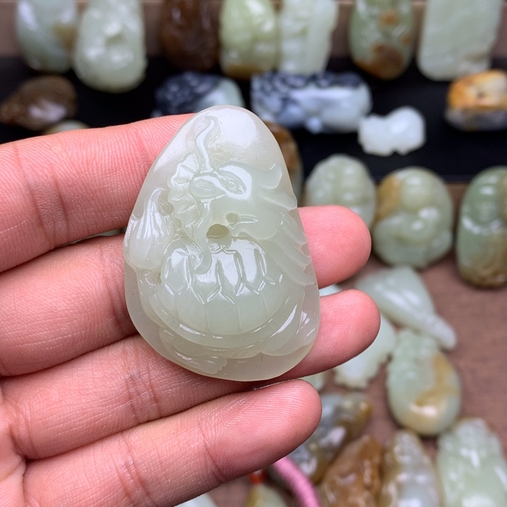 和田玉（糖玉）未镶嵌颈饰