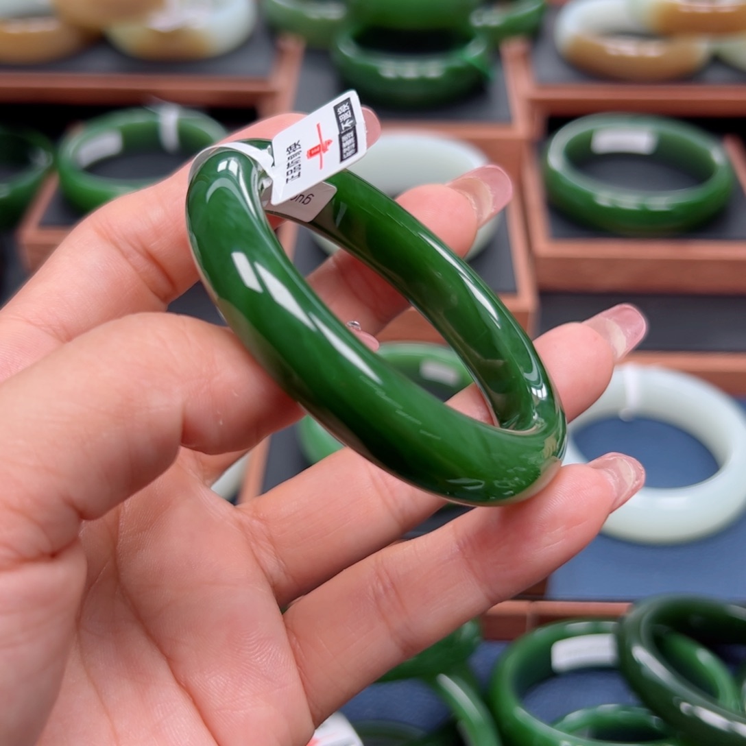 未镶嵌手镯和田玉（碧玉）