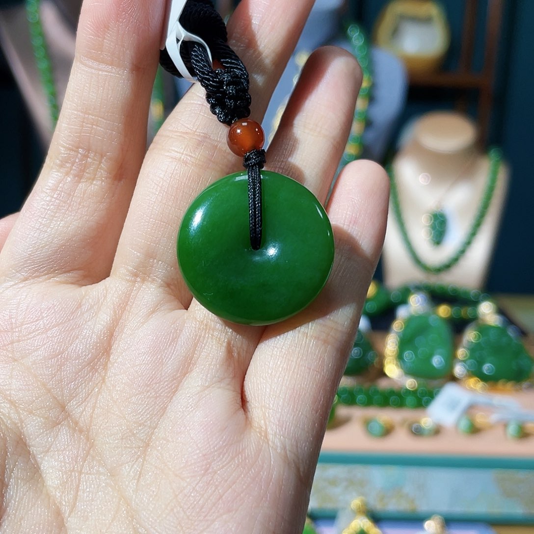 和田玉（碧玉）颈饰未镶嵌