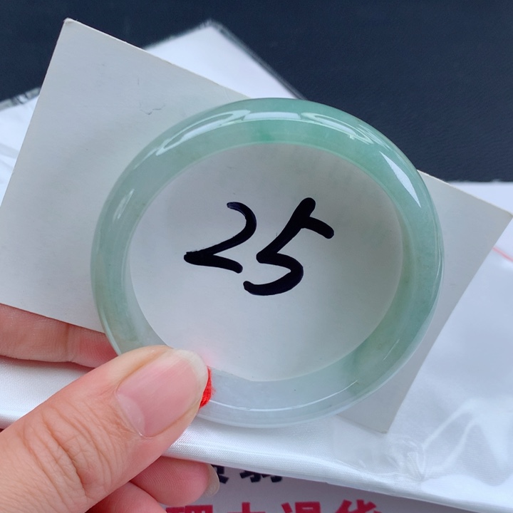 翡翠手镯未镶嵌缅甸