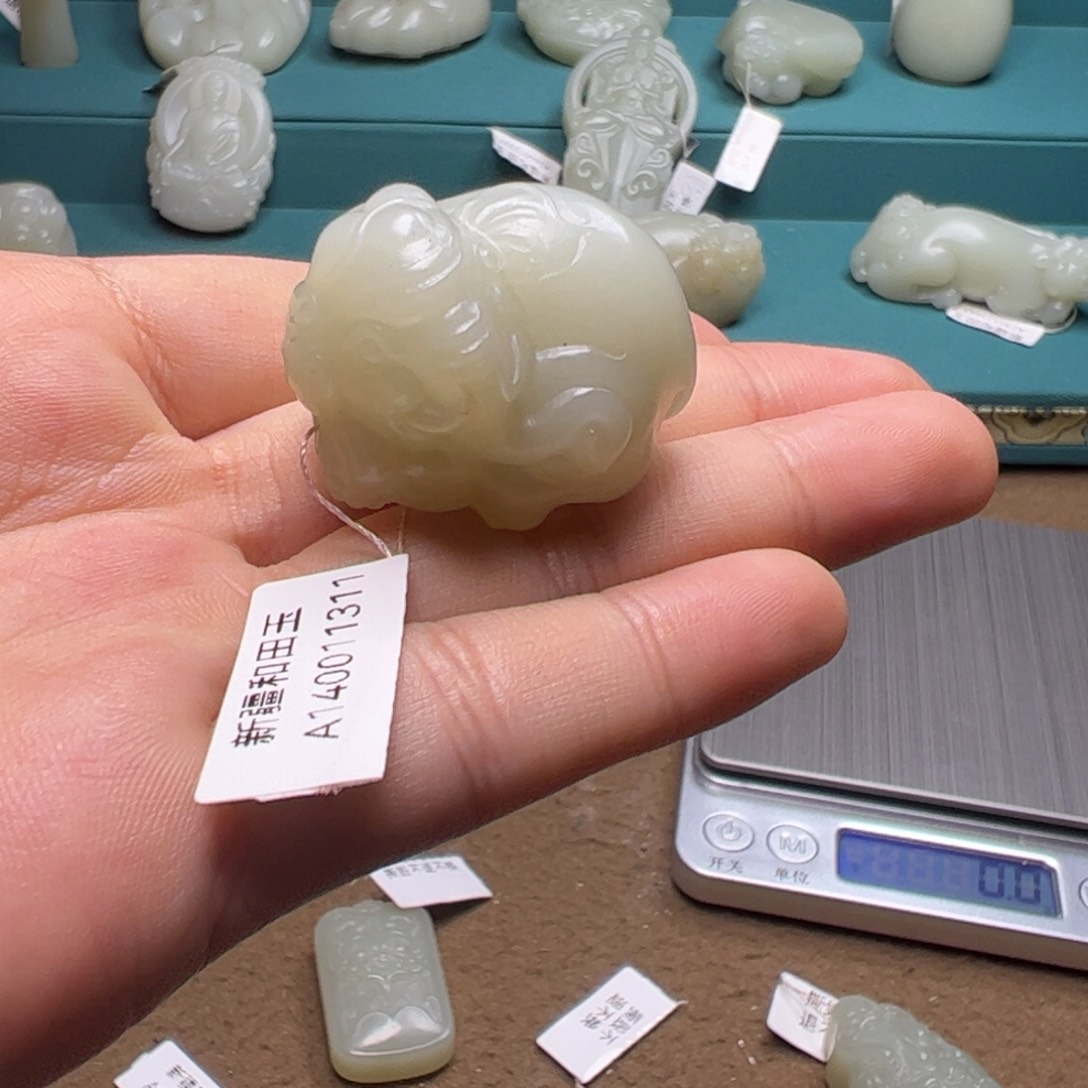 和田玉颈饰未镶嵌天**庸