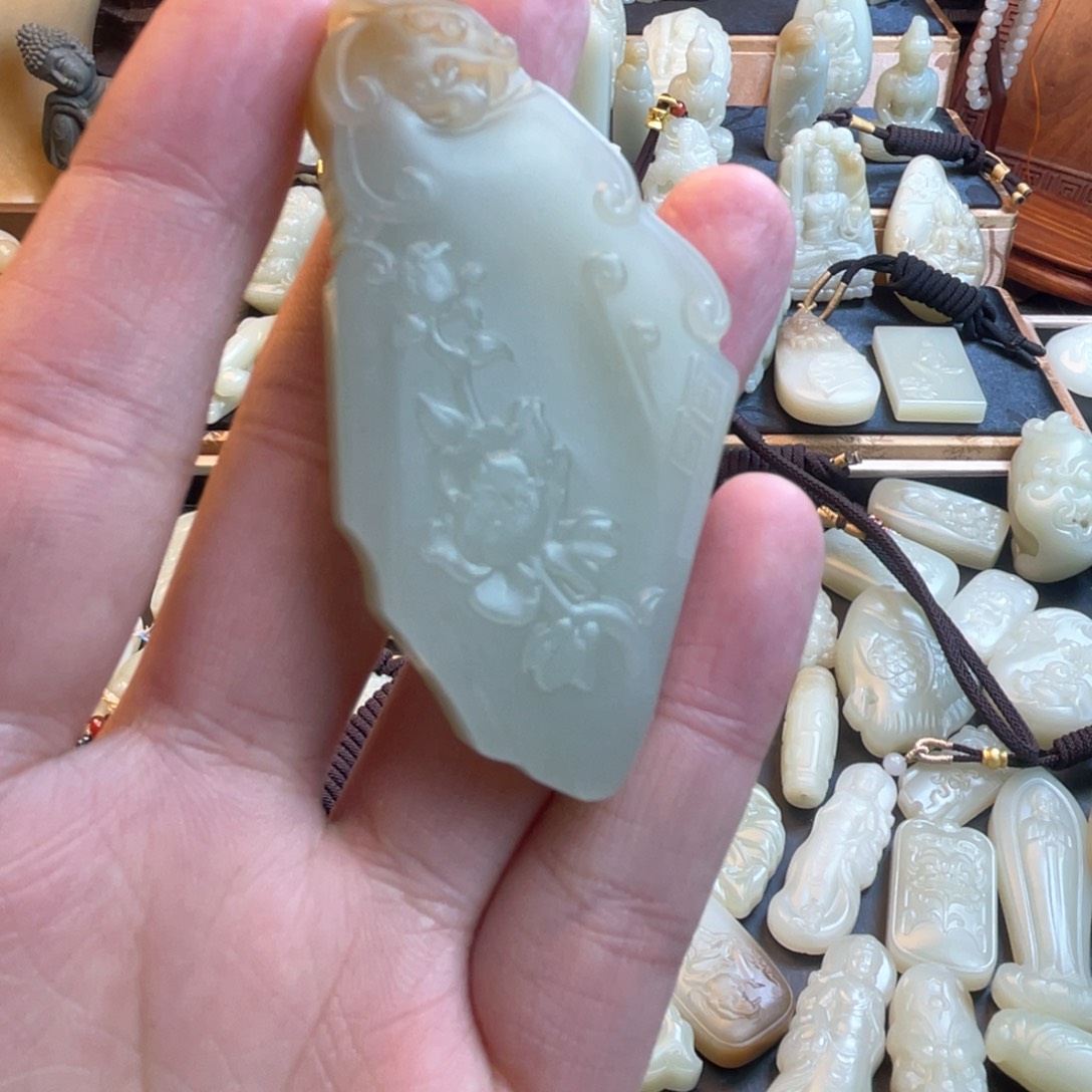 和田玉颈饰未镶嵌