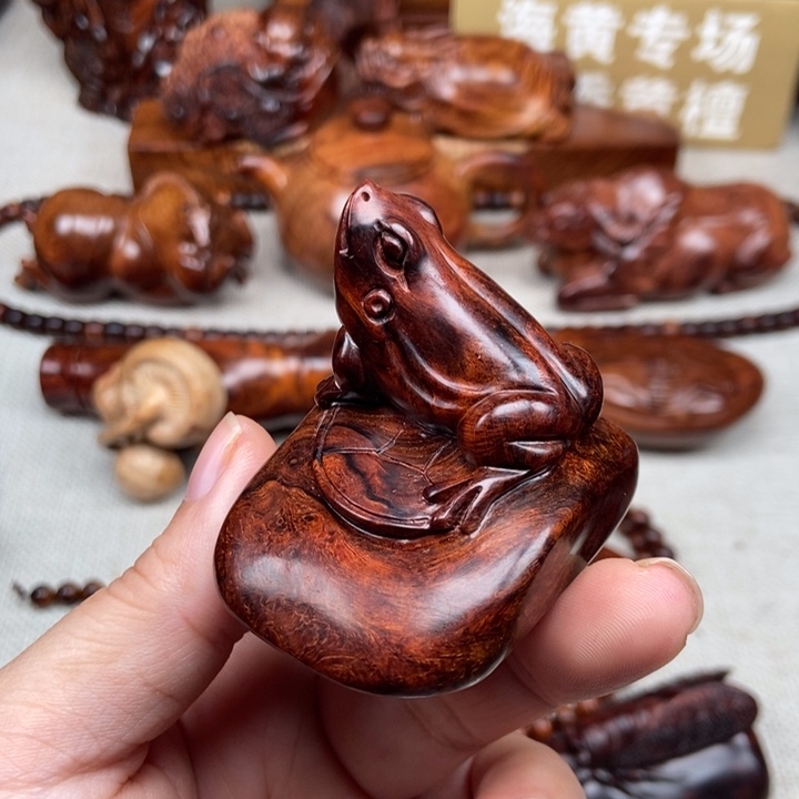 把件黄花梨/降香黄檀呱呱来财