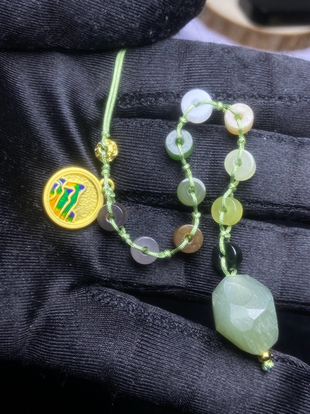 和田玉多宝独特设计款挂件