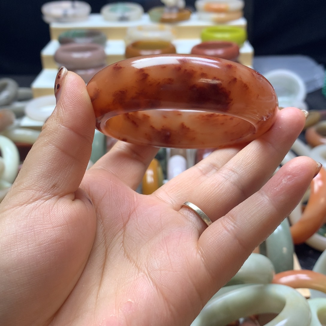 石英质玉手镯未镶嵌