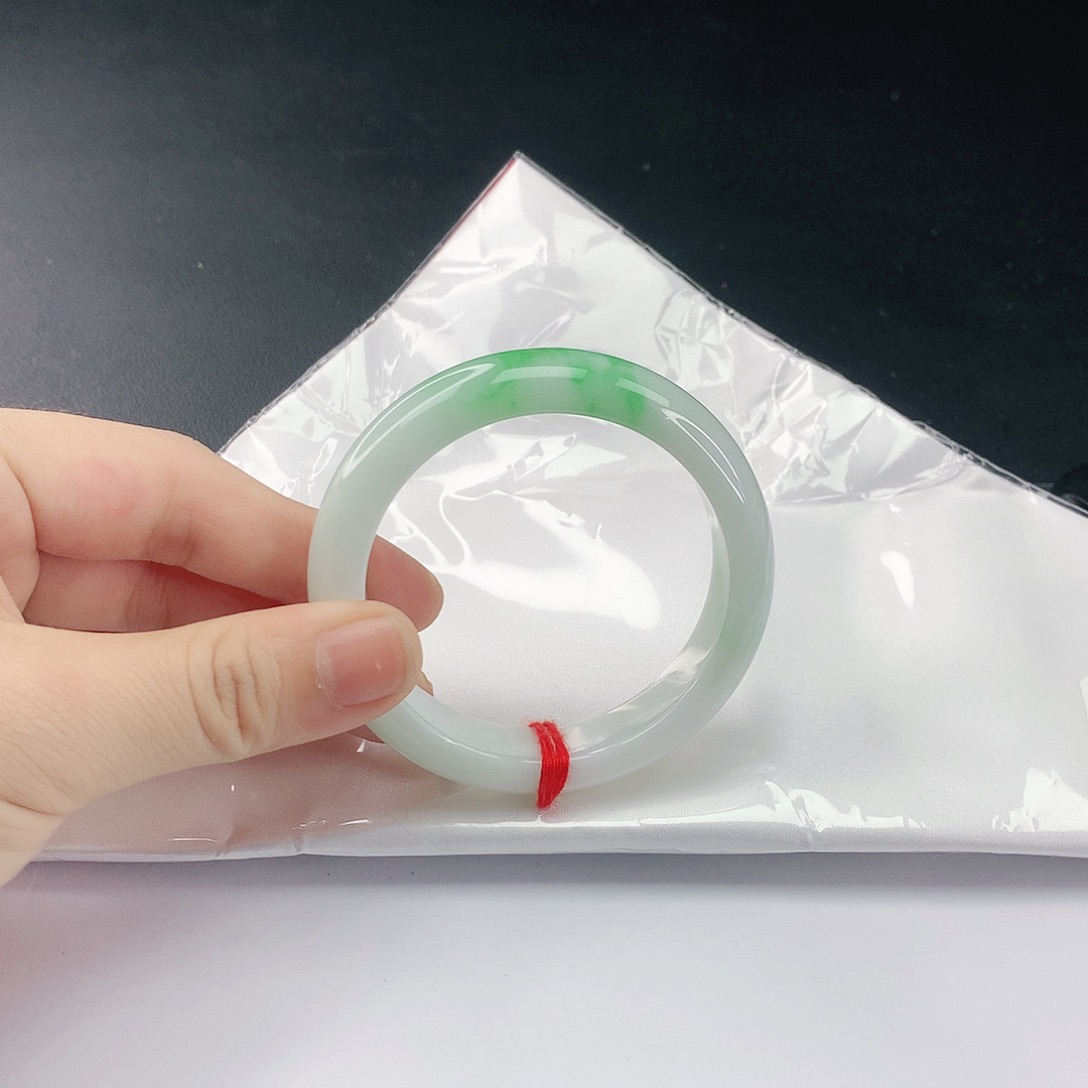 翡翠手镯未镶嵌翡翠054