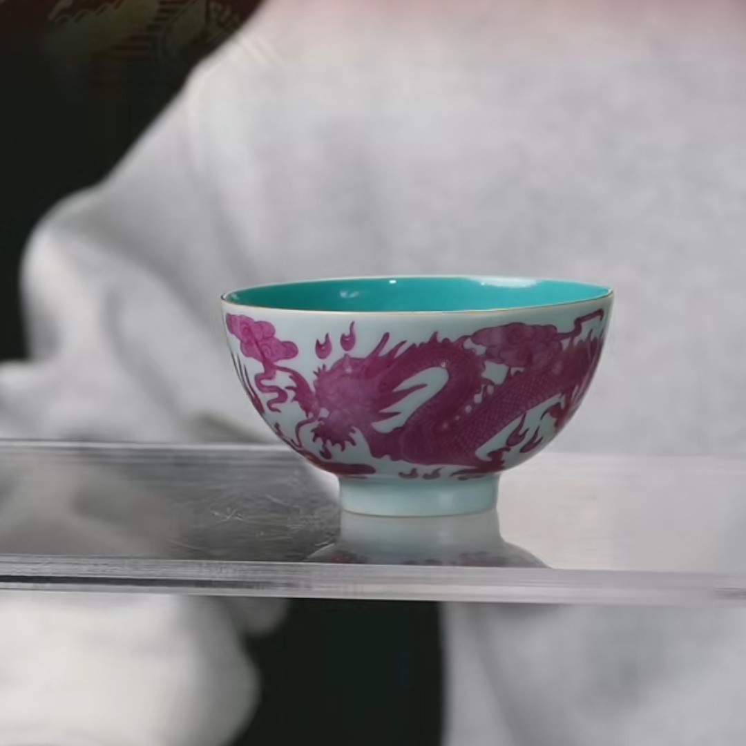 D内松石绿地外胭脂紫龙戏珠纹茶圆