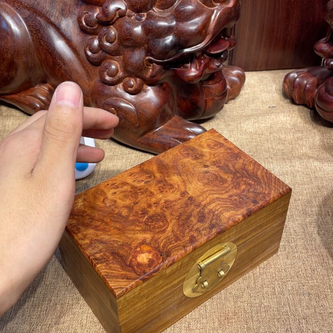 木J****Z海南黄花梨盒子